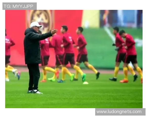 重庆足球队心理素质引发热议球迷观点各异的背后故事